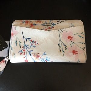 Guess Bags - New Lg. Guess Japanese Garden Wallet Clutch Guess Bags - New Lg. Guess Japanese Garden Wallet Clutch